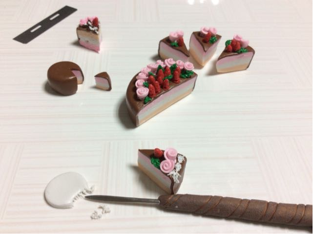 懒兔子软陶饰品草莓巧克力蛋糕教程 第13步
