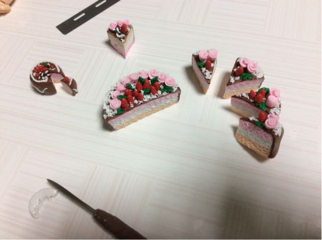 懒兔子软陶饰品草莓巧克力蛋糕教程 第15步