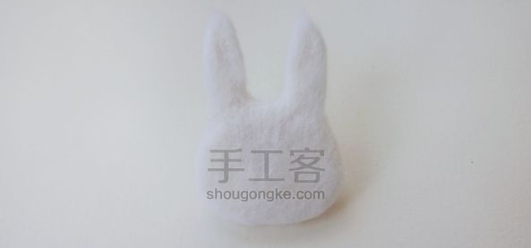 【成品可购】原创羊毛毡胸针饰品第1期，日系小白兔和北极熊 第2步