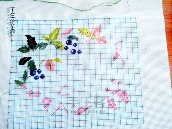 【原创】青木和子的黑莓花环十字绣制作的IPAD包包 第3步