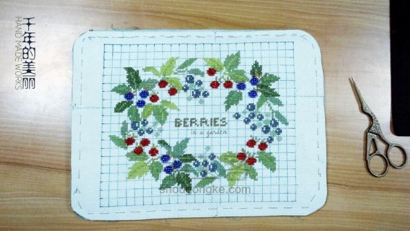 【原创】青木和子的黑莓花环十字绣制作的IPAD包包 第13步