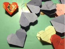 用漂亮的正方形卡纸，来用手折出属于你自己的爱😘🌹
