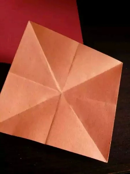 简易折纸 收纳盒君😏 第2步