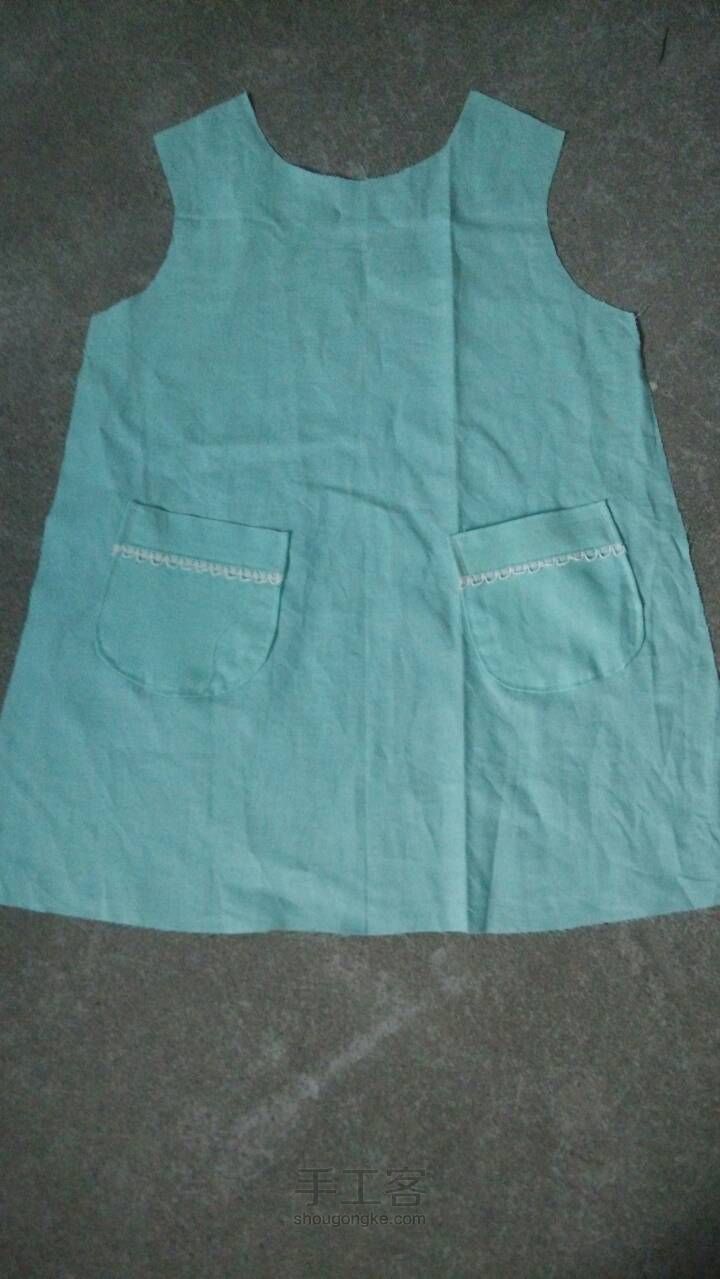 宝宝湖蓝色荷叶边亚麻连衣裙 第3步
