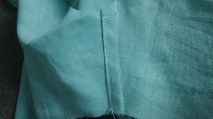 宝宝湖蓝色荷叶边亚麻连衣裙 第5步