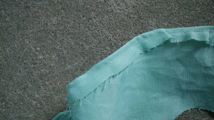 宝宝湖蓝色荷叶边亚麻连衣裙 第6步