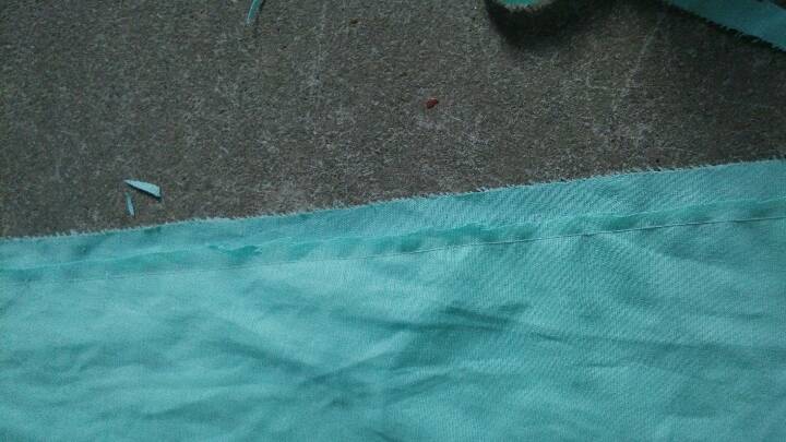 宝宝湖蓝色荷叶边亚麻连衣裙 第10步