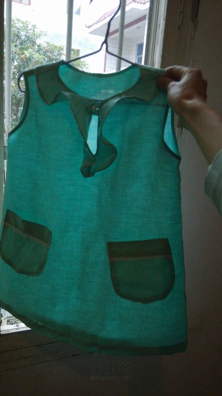 宝宝湖蓝色荷叶边亚麻连衣裙 第13步