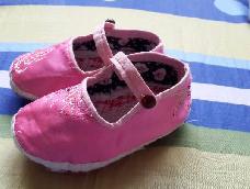 给宝宝做的布鞋，买的鞋子不透气，不会走路的最适合！