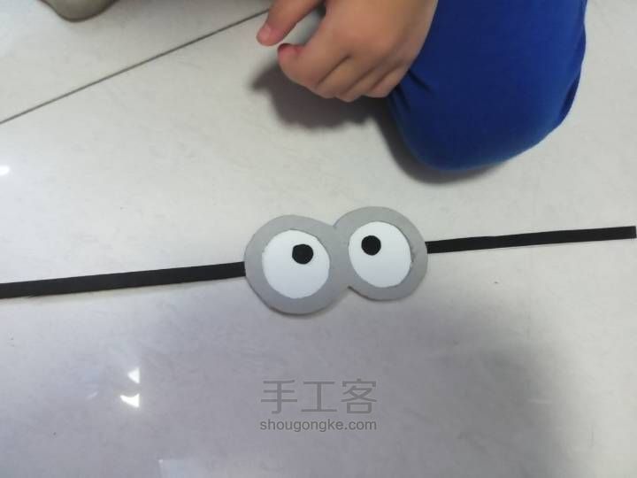 小黄人笔筒 第5步