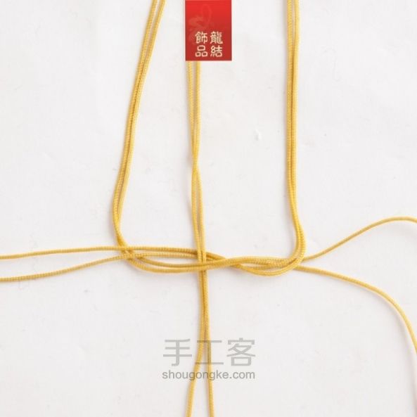 教大家编一条简单的手链---三朵花 第3步