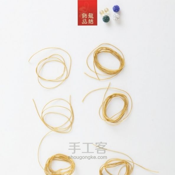 教大家编一条简单的手链---三朵花 第1步