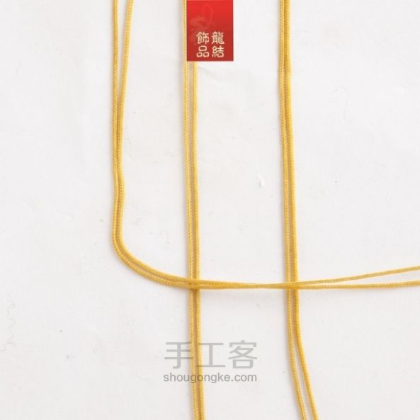 教大家编一条简单的手链---三朵花 第2步