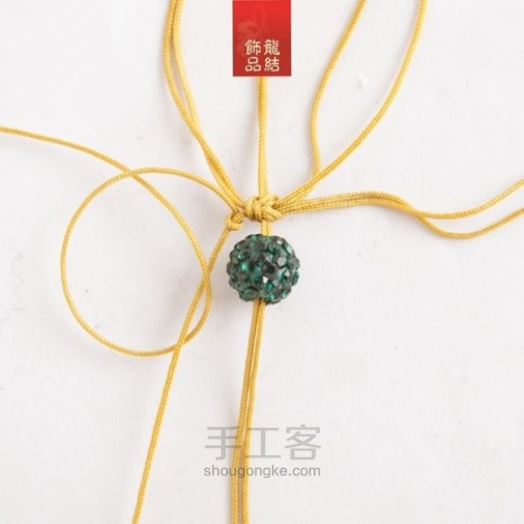 教大家编一条简单的手链---三朵花 第8步