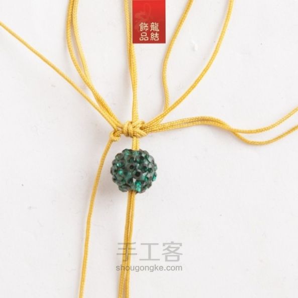 教大家编一条简单的手链---三朵花 第7步