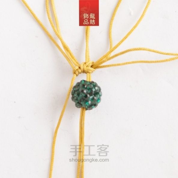 教大家编一条简单的手链---三朵花 第9步