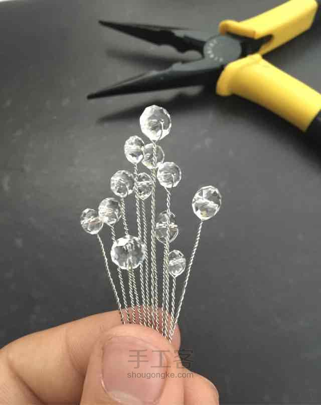 简约风格的婚礼胸花 第8步