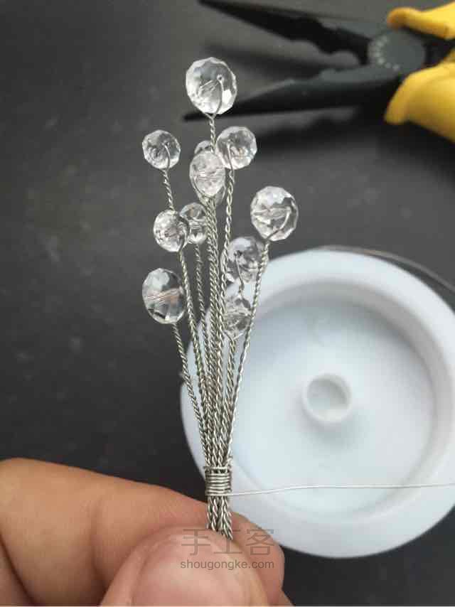 简约风格的婚礼胸花 第10步