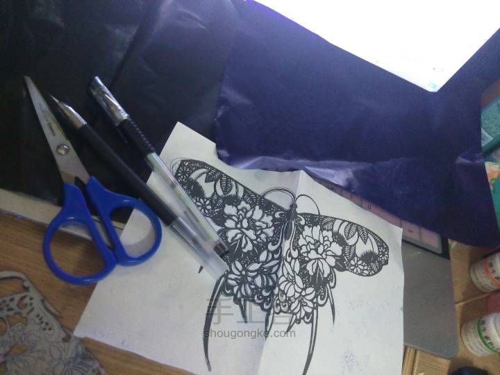 美丽的蝴蝶剪纸 第2步