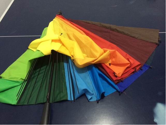 缝两条，雨伞布变包包（教程） 第1步