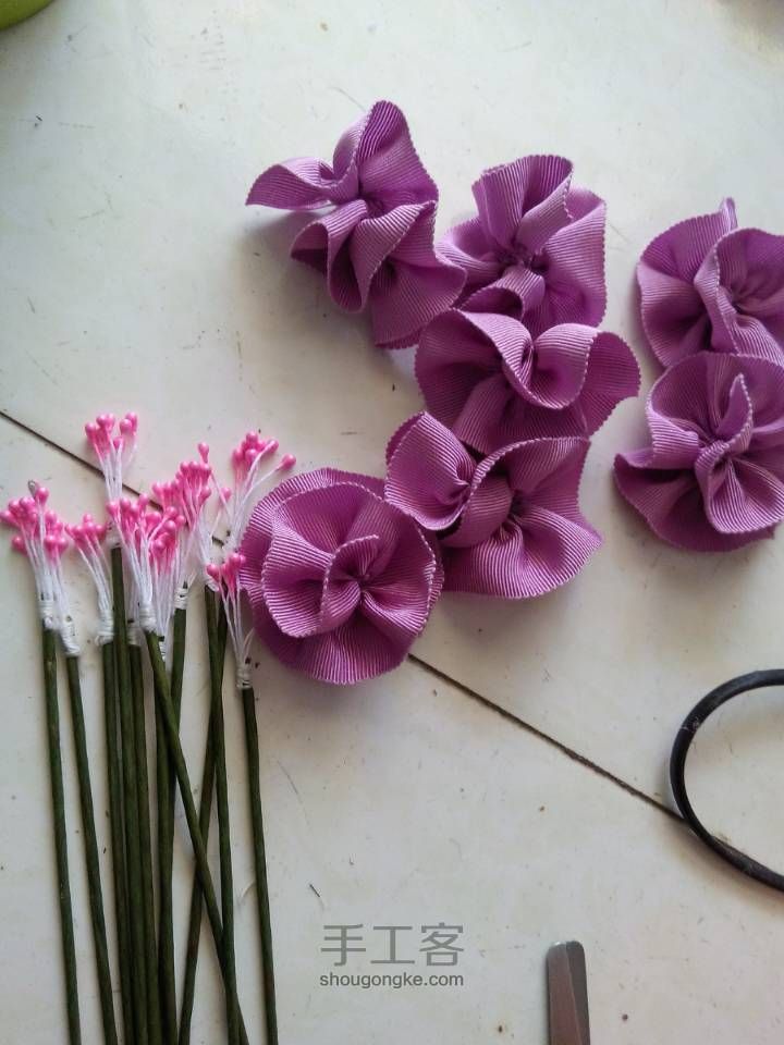 温馨浪漫的紫色小花 第6步