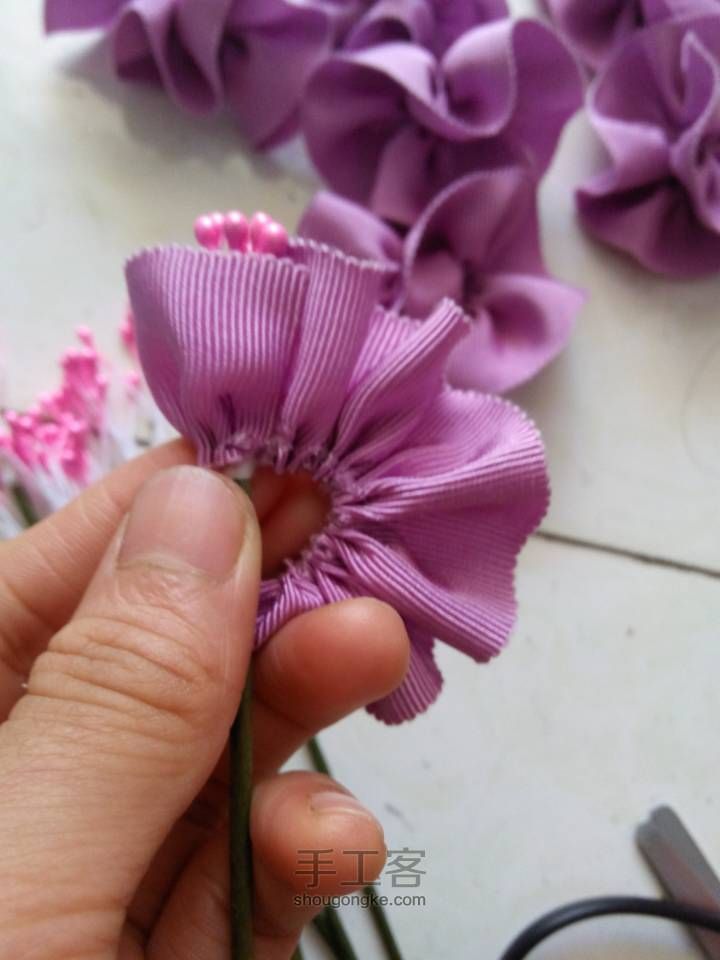 温馨浪漫的紫色小花 第7步