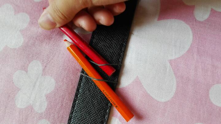 不太会缝纫的孩子，教你做一个不用缝纫的笔袋  超简单 第12步