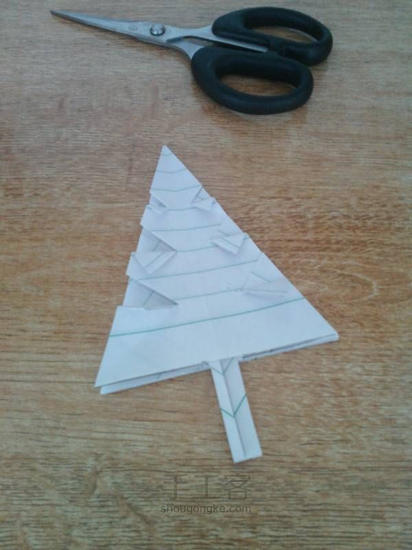 【子佩】简易纸折圣诞树(๑•ั็ω•็ั๑) 第8步