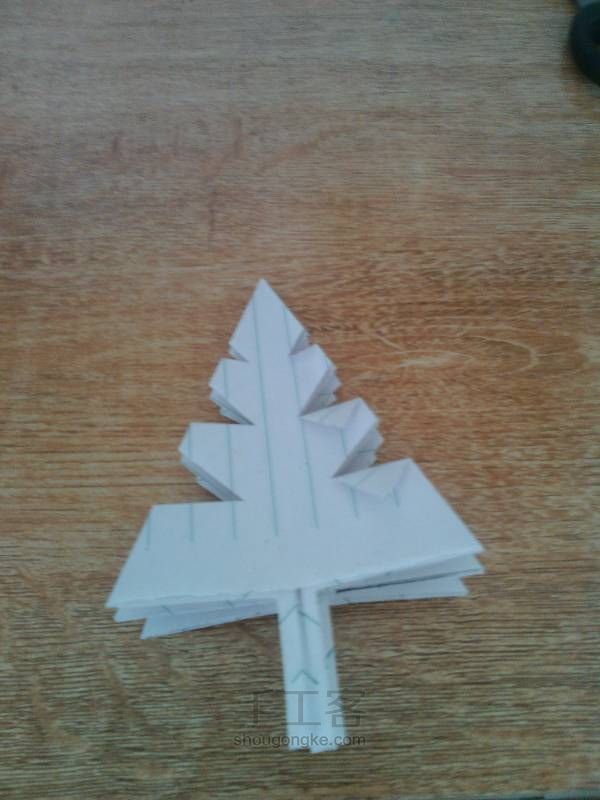 【子佩】简易纸折圣诞树(๑•ั็ω•็ั๑) 第9步