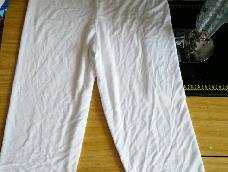 今天做一款很简单的莫代尔打底裤，不需要算尺寸，不需要纸样。