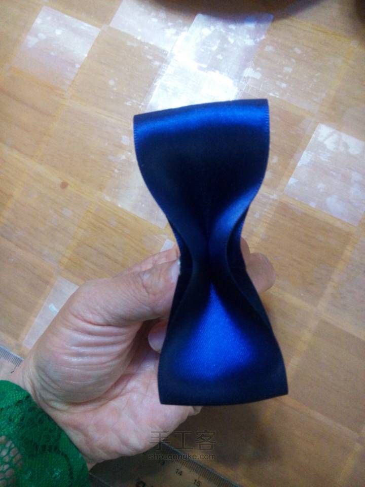 海军风蝴蝶结皮圈 第3步