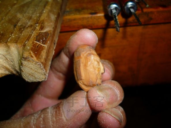 传统手工雕刻橄榄核【罗汉头】教程（李润岩原创） 第9步