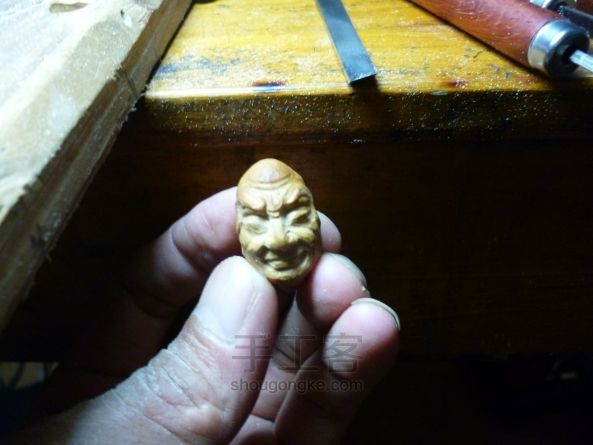 传统手工雕刻橄榄核【罗汉头】教程（李润岩原创） 第12步