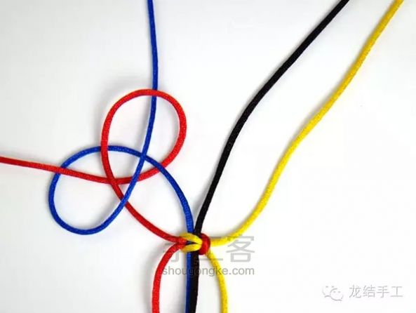 【编绳基本结】蛇结的变化-双蛇结的编法 第4步
