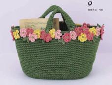 苔绿色的主体，加上边缘部分拼接的小碎花图案，非常可爱的休闲手提包。