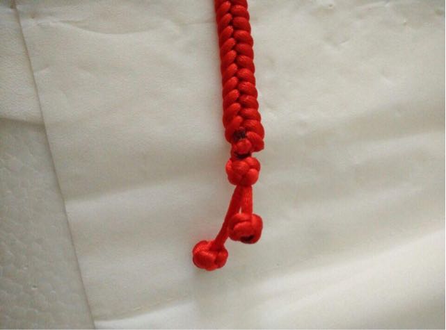 自制红绳手链（美美哒🌹） 第6步