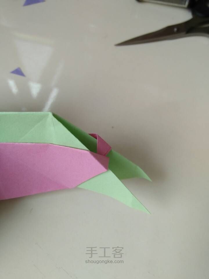 折可以变成飞镖又可以变成甜甜圈的折纸 第8步