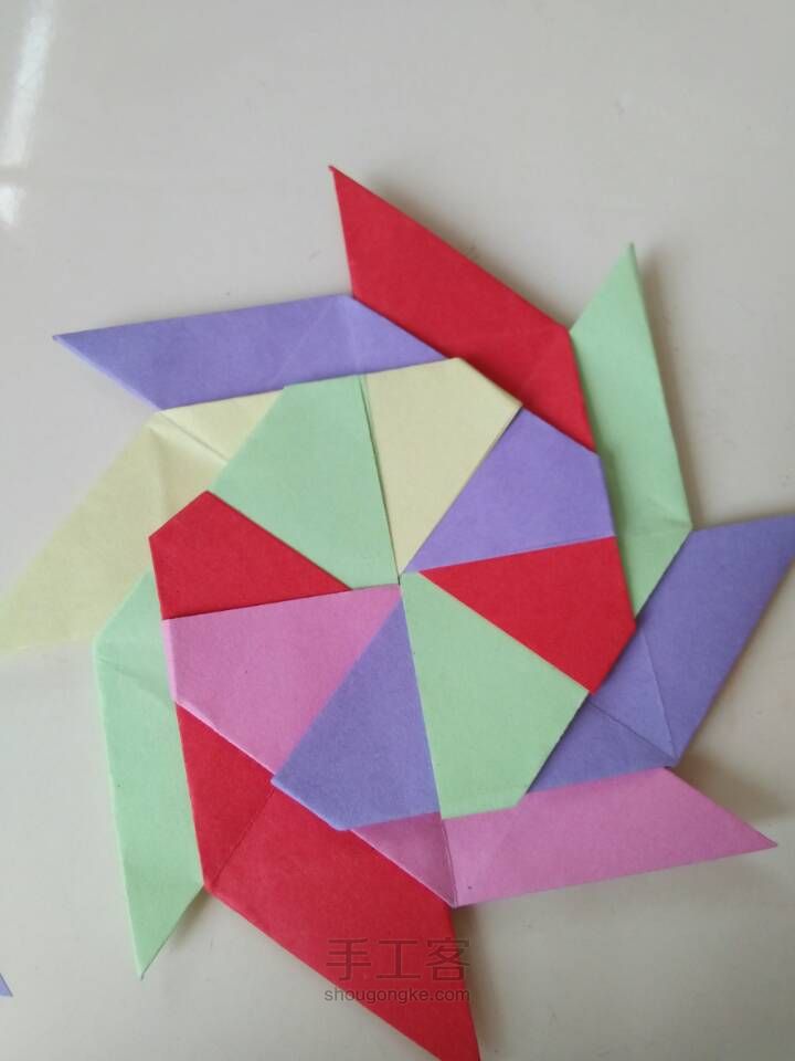 折可以变成飞镖又可以变成甜甜圈的折纸 第10步