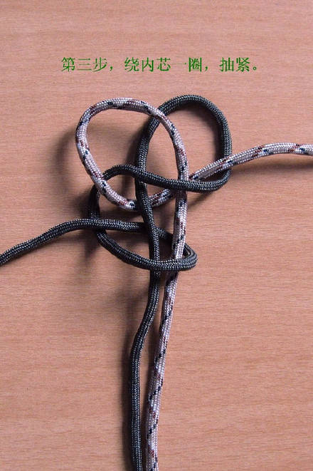 【转】一款超酷的男生手绳编法 第3步