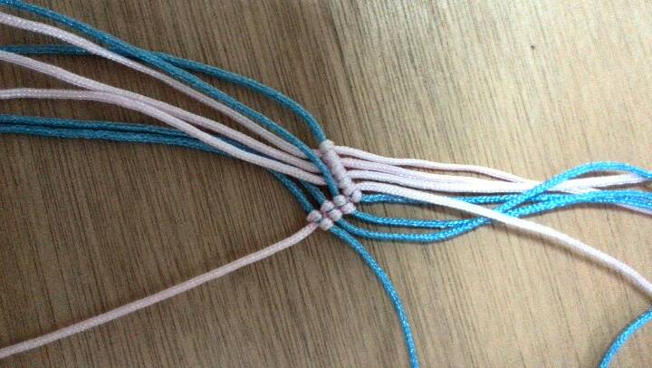 编绳 简单美丽的斜卷结宽手镯 第8步