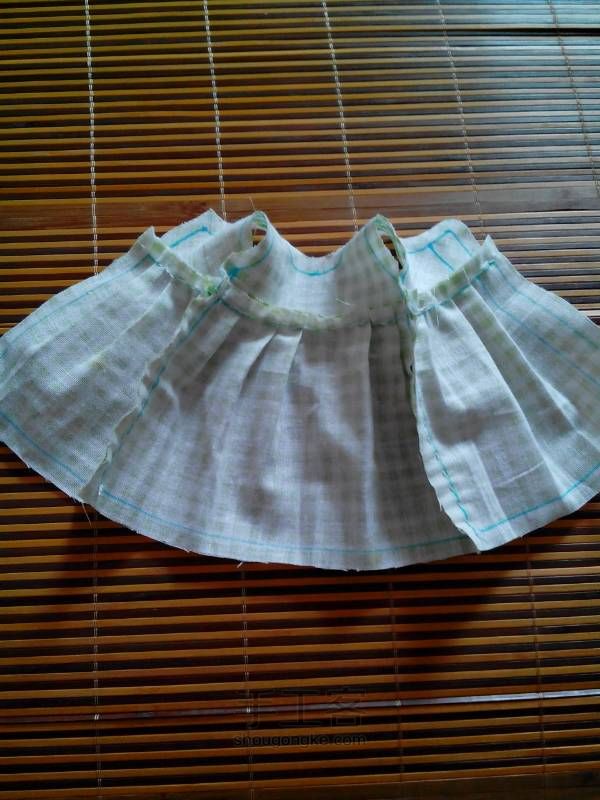 【娃衣教程】简单又森系的小裙纸～ 第4步