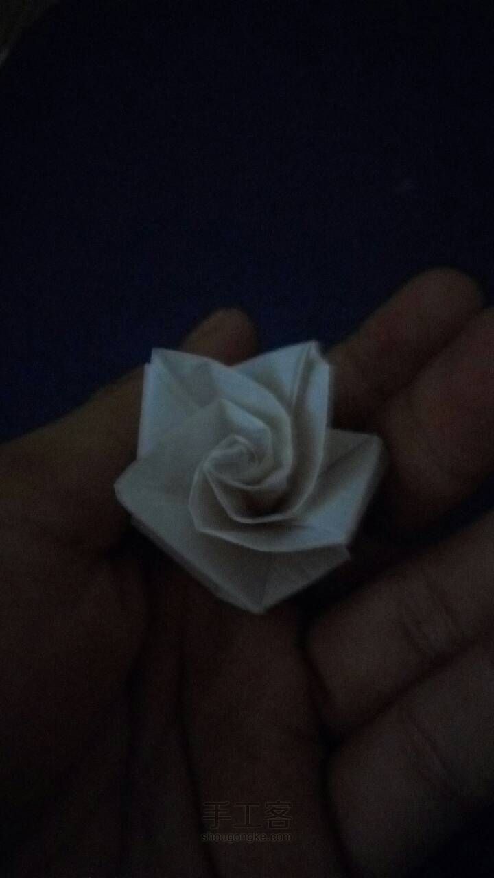 很简单的折纸玫瑰， 第19步