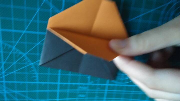 可玩可用的折纸之蛋托 第11步