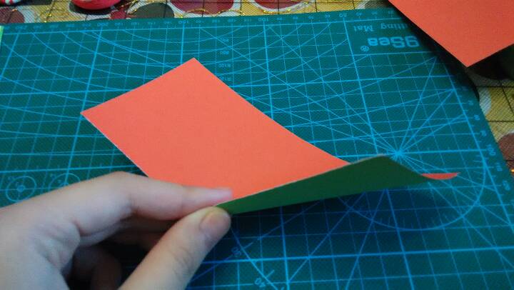 可玩可用的折纸之筷子架 第1步