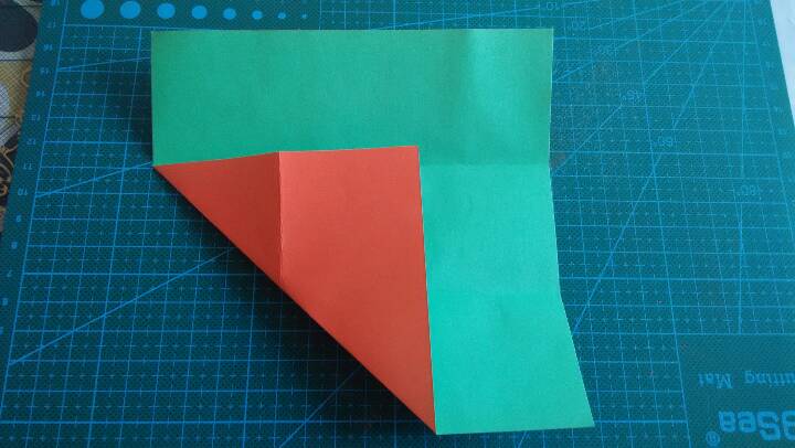 可玩可用的折纸之卡片夹(可放两张卡) 第1步