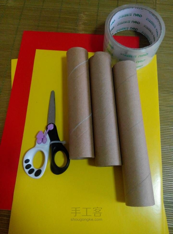 保鲜膜内芯做金箍棒 第1步