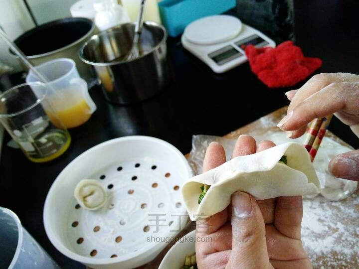 论饺子的五种常用包法 第5步