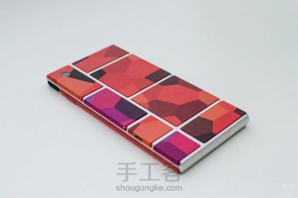 Google Project Ara 模块化手机【转自：筑梦创造】


Google将在明年1月份正式发售模块化手机Project Ara，它的电池、摄像头、内存、屏幕等部件全部模块化，用户可以根据自己的喜好和硬件需求来组装属于自己的手机。它的最低售价仅为50美元。 第6张