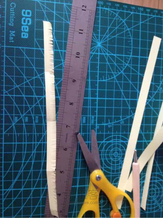 小黑裙-衍纸作品 第5步