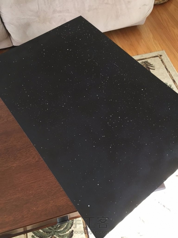 简单几步让你的天花板「满目星辰」，把这个安在卧室，失眠的时候数星星，可比数羊什么的洋气多了~

原作：redsunsoft

译者：kiddo Wang 第2张